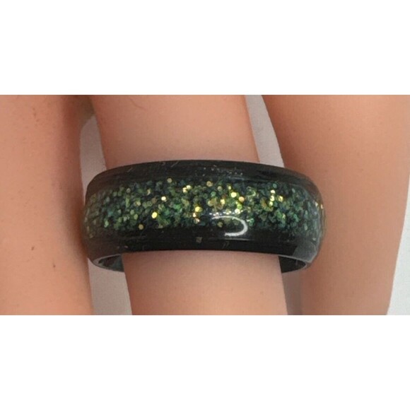 Modern Minimalist Green Glitter Inlay Black Stainless Steel Ring In 8 Size - Picture 2 of 7